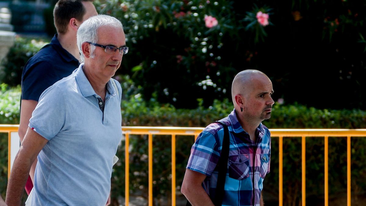 Antza, con gafas, dirigiendose a la Audiencia Nacional este jueves. Antza, con gafas, dirigiendose a la Audiencia Nacional este jueves.