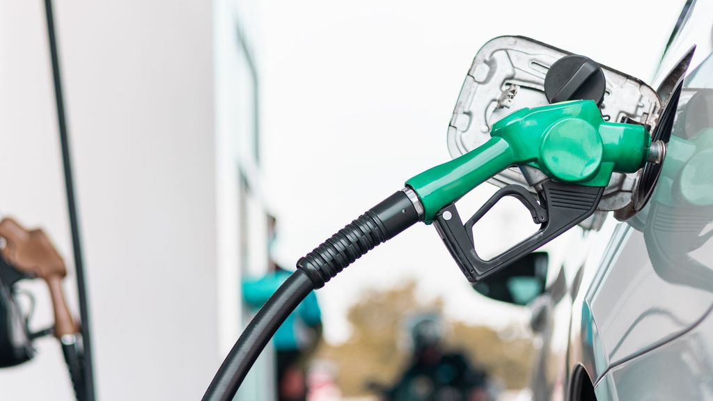 El precio de los carburantes desciende por cuarta semana y el gasóleo se sitúa por debajo de los dos euros el litro
