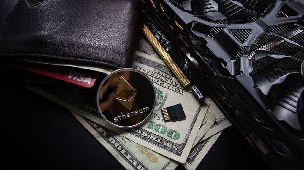 Las criptomonedas permiten tener una tarjeta de crédito con la que pagar directamente un producto o servicio.
