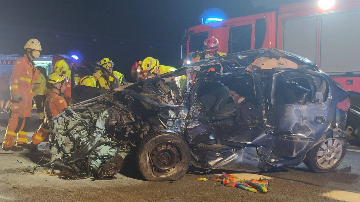 Uno de los vehículos siniestrados en el accidente de Sagunt Uno de los vehículos siniestrados en el accidente de Sagunt