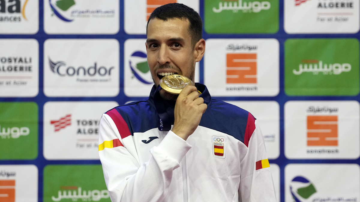 Álvaro Robles con su medalla de los JJMM 2022 Álvaro Robles con su medalla de los JJMM 2022
