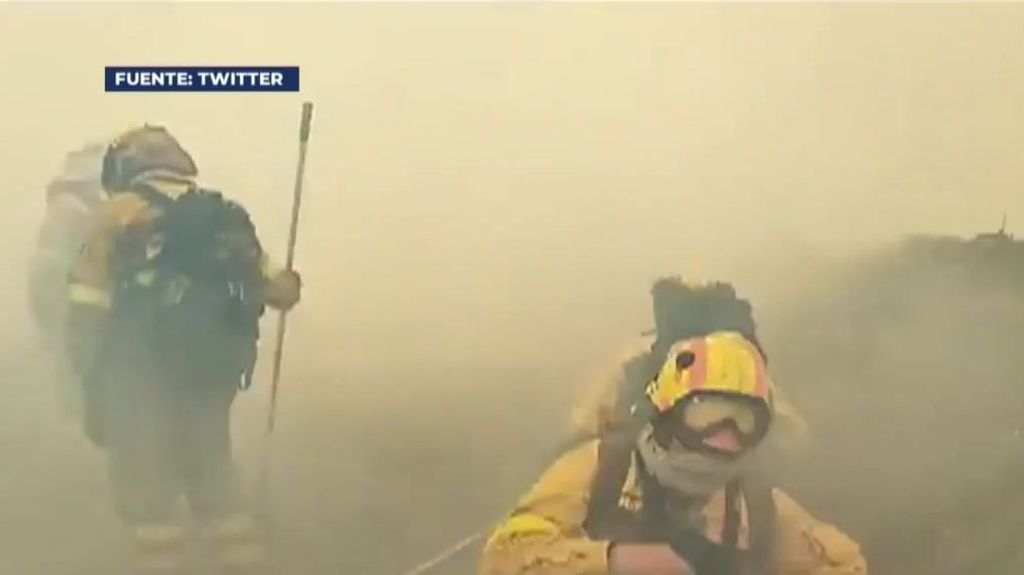 Las impactantes imágenes de bomberos y profesionales de la UME arriesgado su vida contra el fuego: "Creemos que no está pagado"