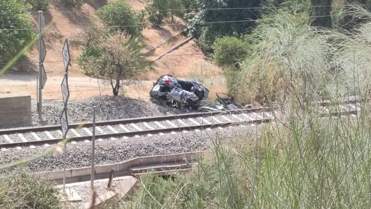 Coche arrollado tren Málaga Coche arrollado tren Málaga