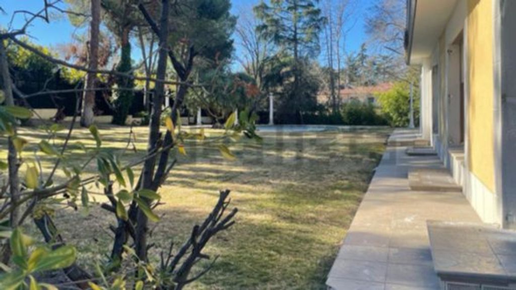 La casa de Rocío Jurado cuenta con dos piscinas, una exterior y otra interior