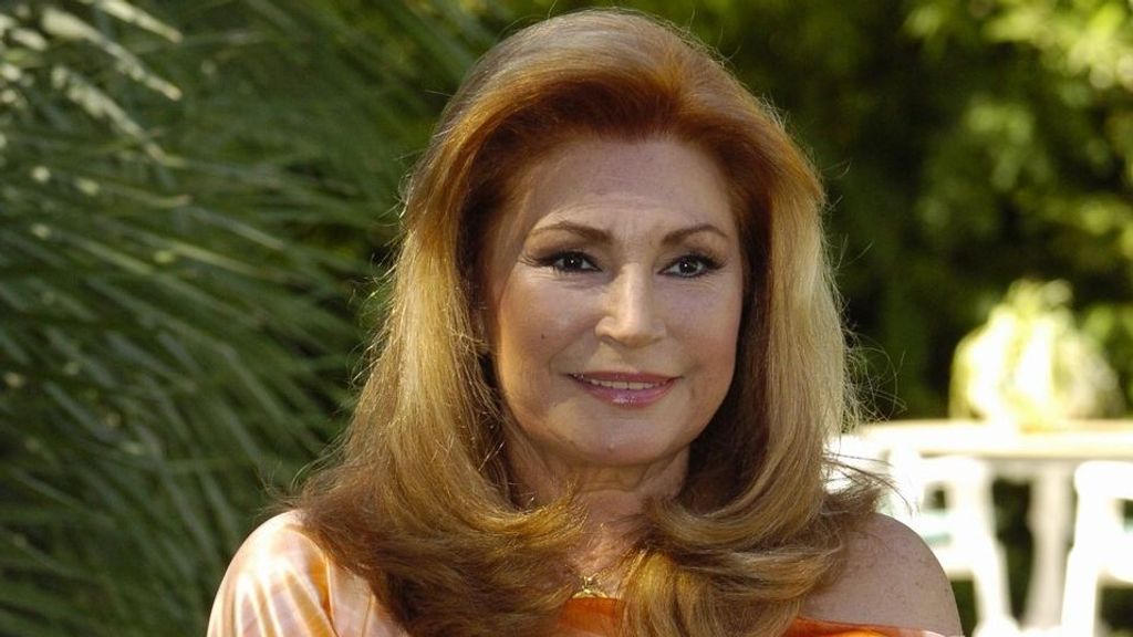 Rocío Jurado desvela en sus jardines que sufre cáncer