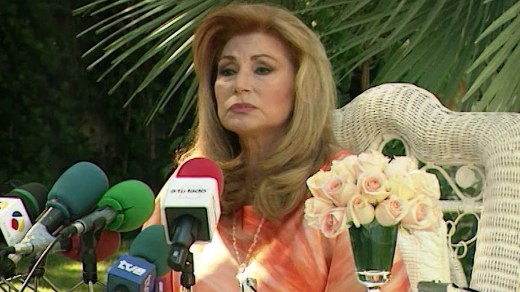 Rocío Jurado, durante la rueda de prensa que dio para hacer público que tenía cáncer