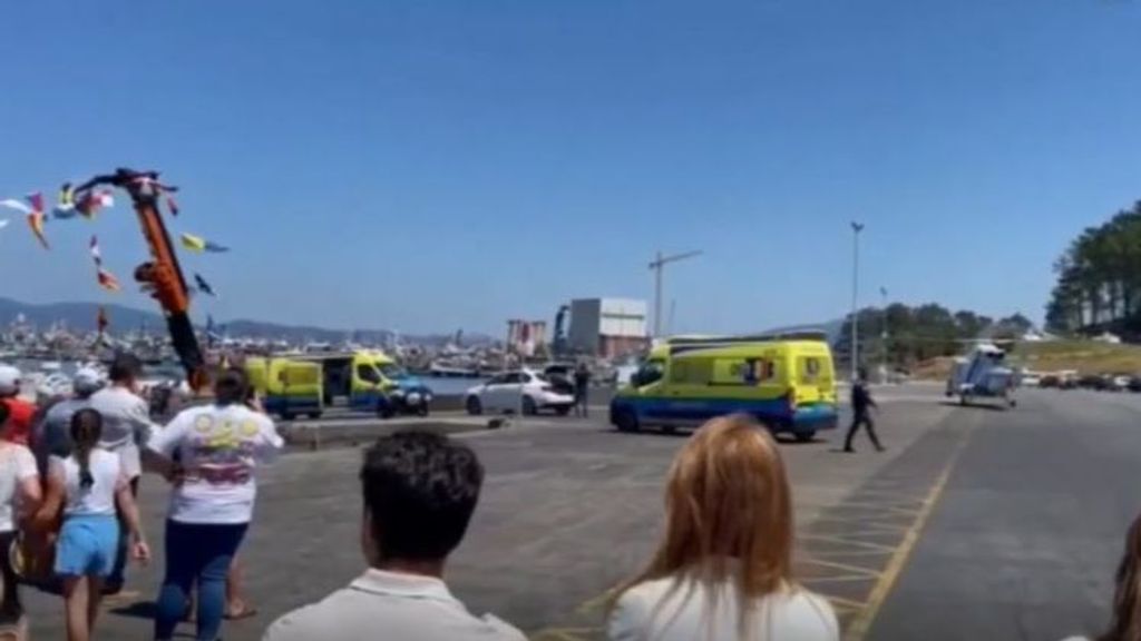 Brutal accidente: un muerto y dos heridos al colisionar un barco de recreo con una batea en Pontevedra