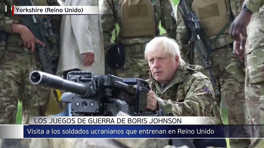 Boris Johnson visita a las tropas ucranianas que son entrenadas en Reino Unido