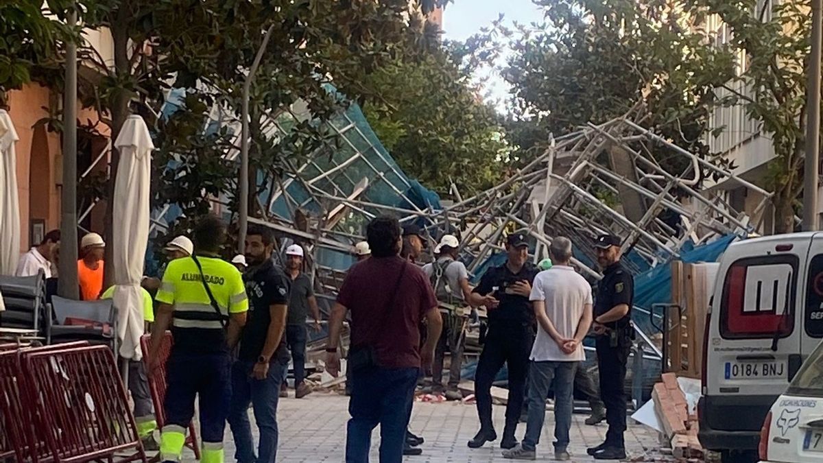 Dos trabajadores heridos al derrumbarse un andamio y la fachada de un edificio en Logroño
