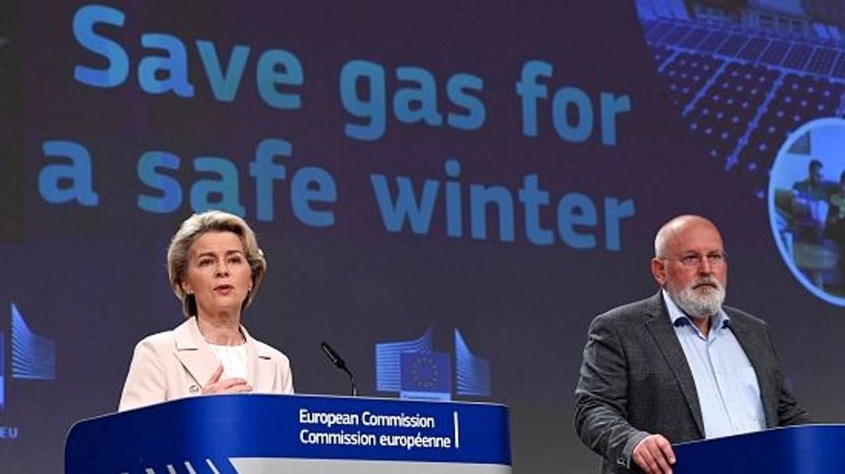 Frans Timmermans y Ursula Von der Leyen presentando el Plan para ahorrar gas desde agosto de 2022