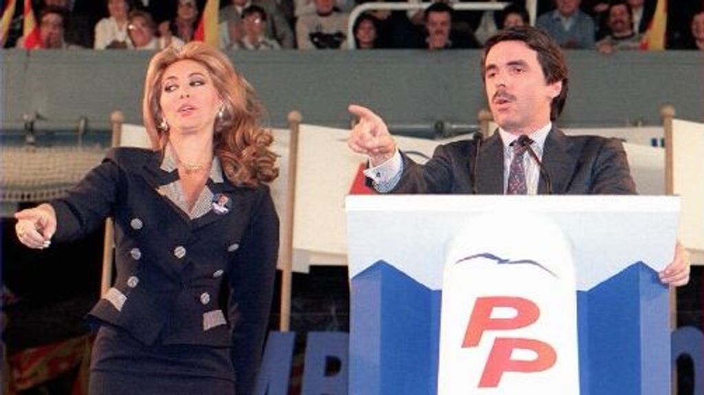 Norma en un mitin del PP junto a José María Aznar