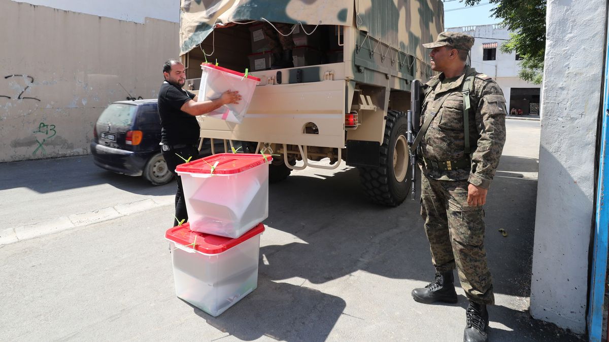 Preparations ahead of the referendum on a new draft constitution in Tunisia Preparations ahead of the referendum on a new draft constitution in Tunisia