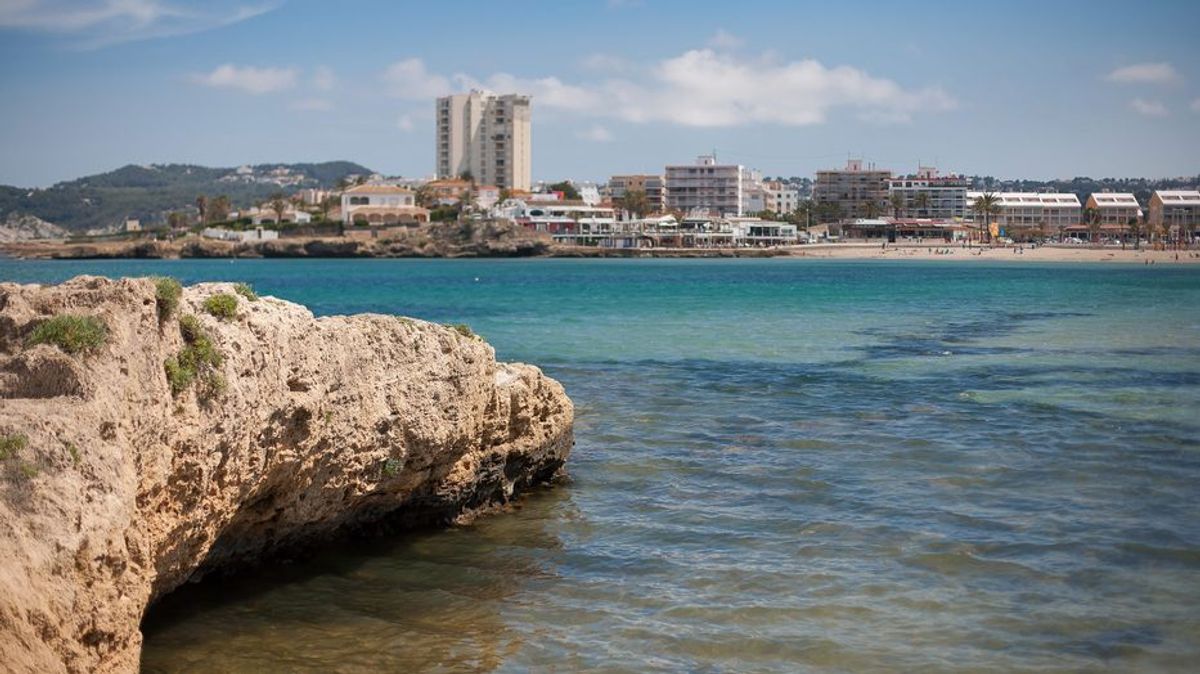 Cerrada al baño la playa del Arenal de Jávea por un vertido fecal Cerrada al baño la playa del Arenal de Jávea por un vertido fecal