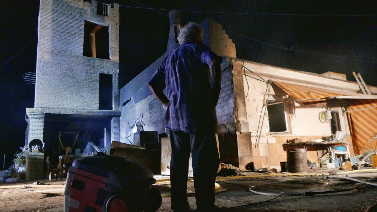 Desalojadas 220 viviendas en Almonte a causa del incendio forestal de Bonares (Huelva)