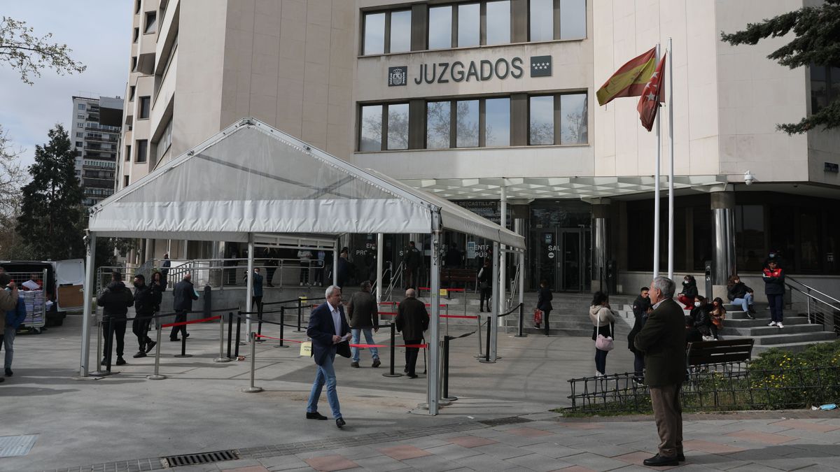 Entrada a los Juzgados de Plaza Castilla en Madrid Entrada a los Juzgados de Plaza Castilla en Madrid