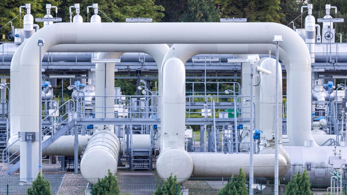EuropaPress 4595678 filed 11 july 2022 mecklenburg west pomerania lubmin pipe systems and EuropaPress 4595678 filed 11 july 2022 mecklenburg west pomerania lubmin pipe systems and