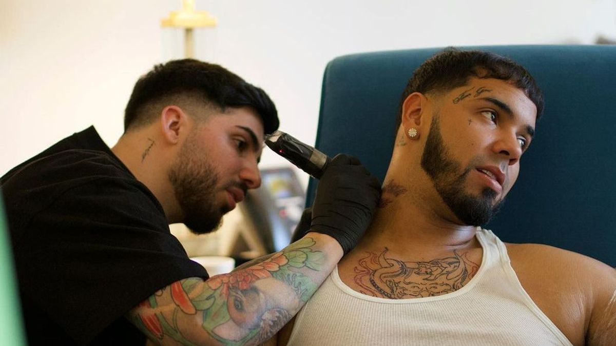 Joaquín Ganga, el tatuador de LeBron, Drake o Anuel