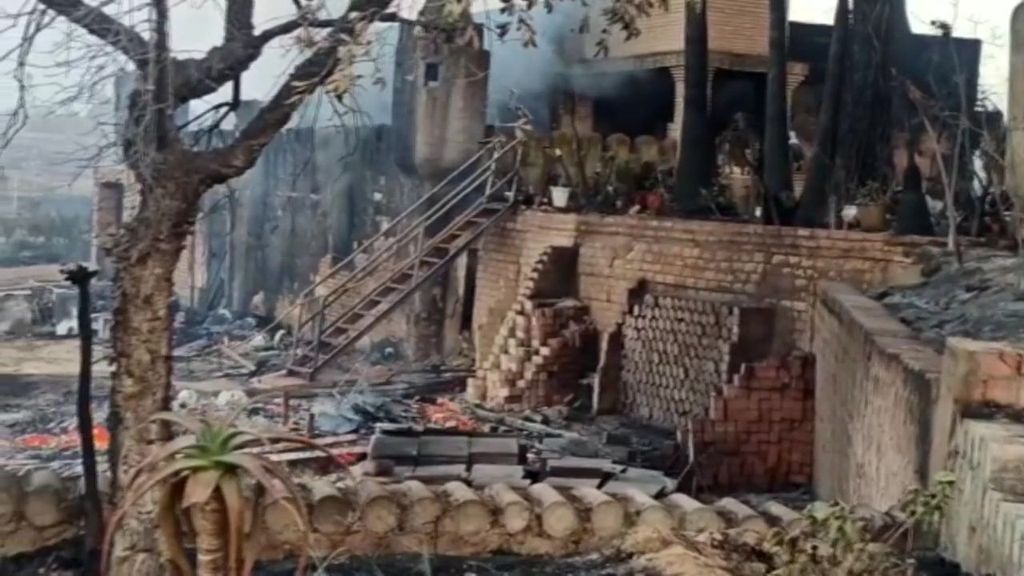 Miedo en Almonte, Huelva, por los rebrotes del incendio que amenaza al Parque de Doñana