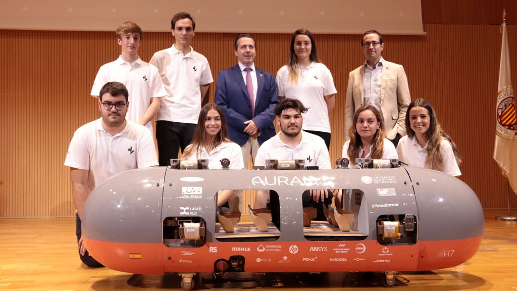 Alumnos de la Politécnica de Valencia hacen levitar con electroimanes a 'Auran', el "transporte del futuro"