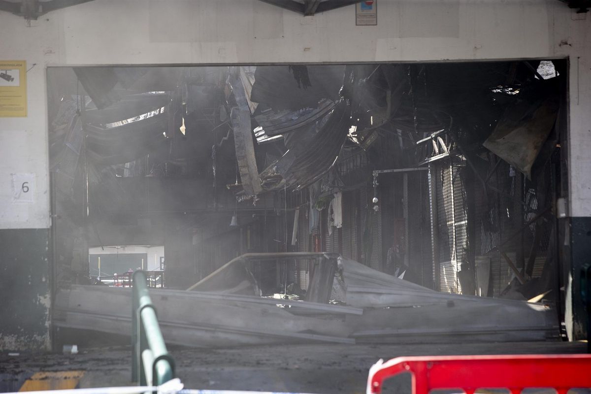 El Ayuntamiento de Madrid demolerá parte de la nave de frutas calcinada de Mercamadrid El Ayuntamiento de Madrid demolerá parte de la nave de frutas calcinada de Mercamadrid