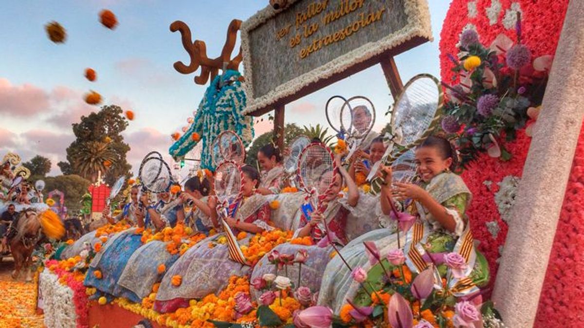 Este domingo nueve carrozas se enfrentarán en La Batalla de las Flores de Valencia Este domingo nueve carrozas se enfrentarán en La Batalla de las Flores de Valencia