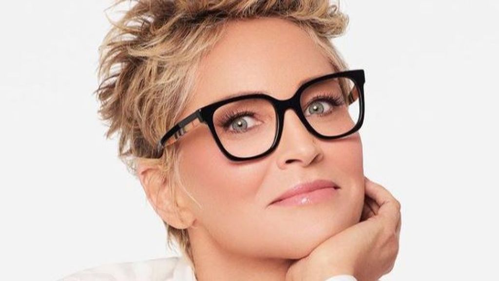 La actriz estadounidense Sharon Stone posa en topless en una publicación sorteando así la censura de Instagram