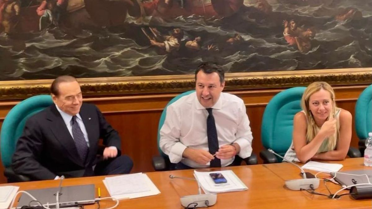 Silvio Berlusconi, Matteo Salvini y Giorgia Meloni en el vértice de centro derecha de este miércoles