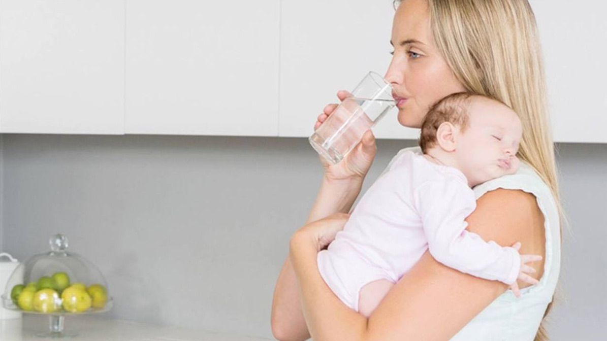 También habrá que seguir una alimentación equilibrada si estás dando el pecho.