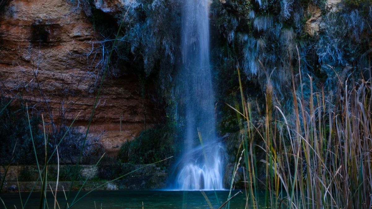 Un joven ha fallecido al saltar desde una roca al agua en la cueva Turche de Buñol, Valencia
