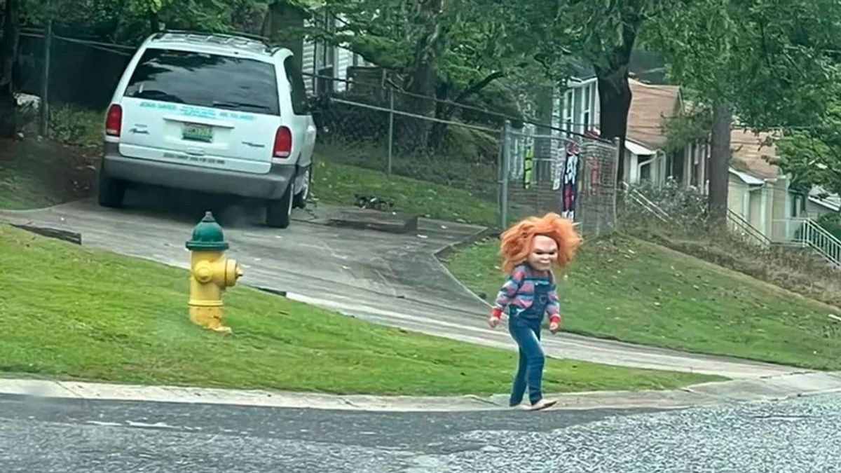 Un niño de cinco años se pasea por su barrio vestido de Chuky y genera terorr