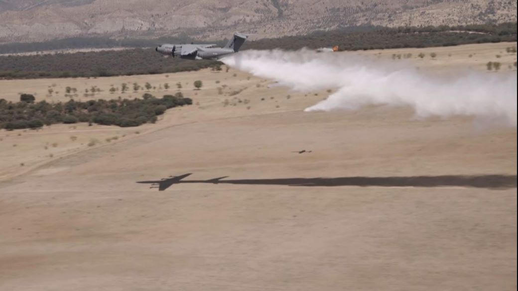 El A400M, gran aliado antiincendios: descarga 20.000 litros de agua en 10 segundos