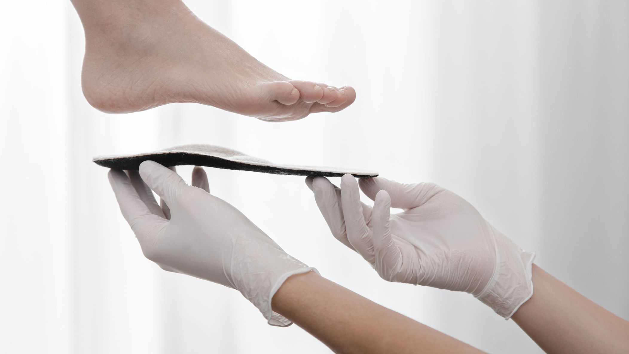 El uso de plantillas puede ayudar con la hiperhidrosis en verano