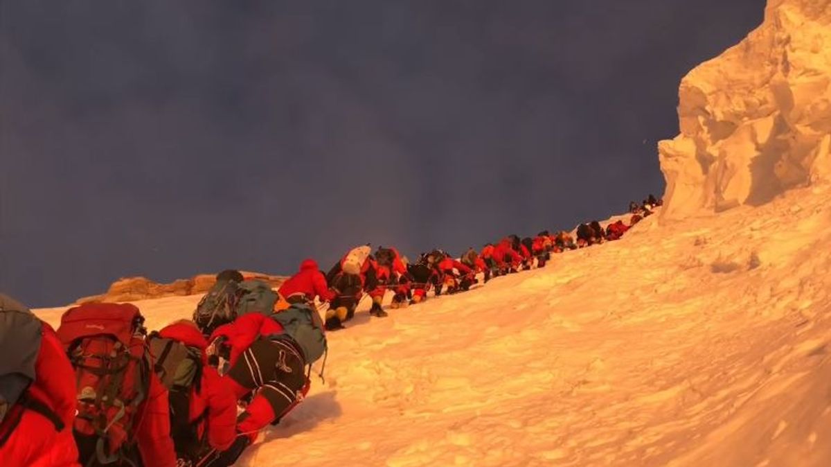 Fotograma del atasco hace unos días en el K2