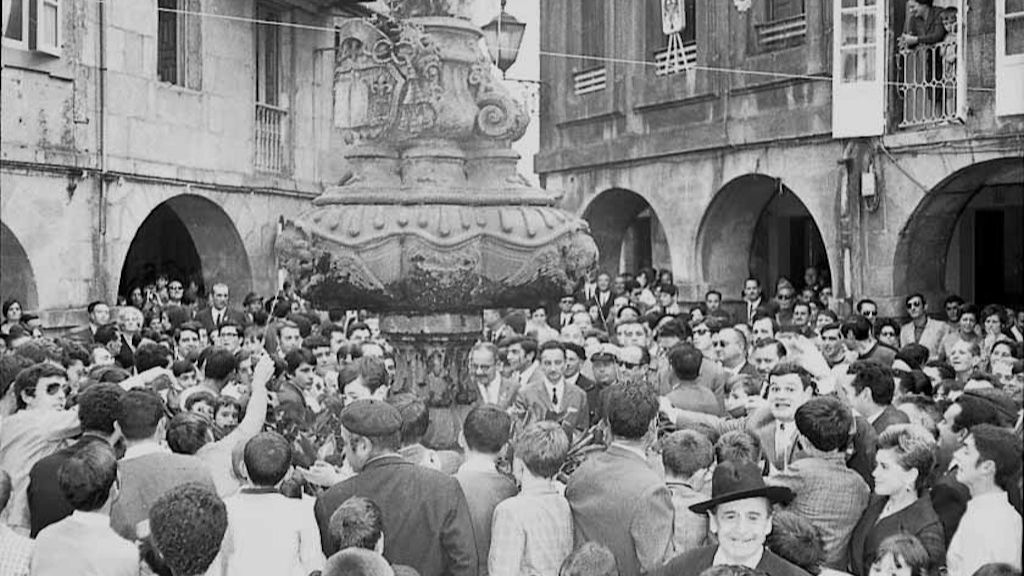 Imagen de 1969, primer año que la fuente manó vino.