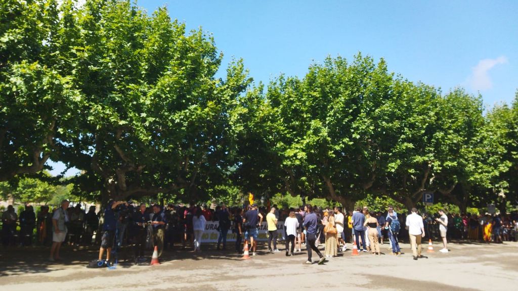 Manifestación de apoyo a Laura Borràs a las puertas del Parlament