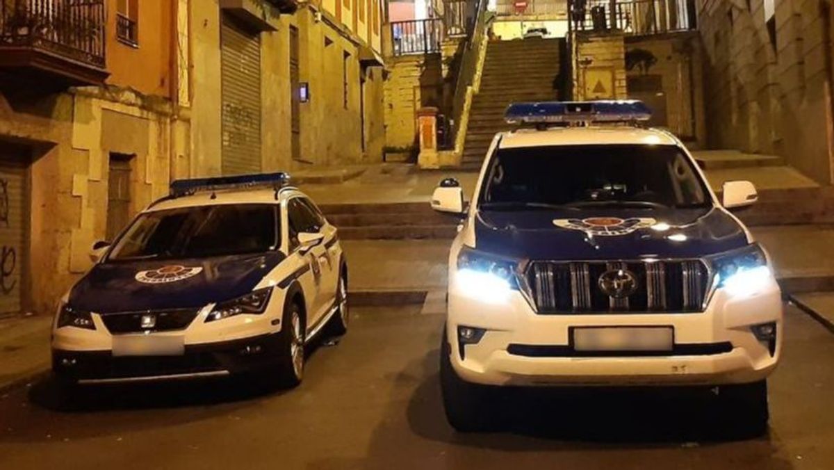 Patrulla de la Ertzaintza por la noche Patrulla de la Ertzaintza por la noche