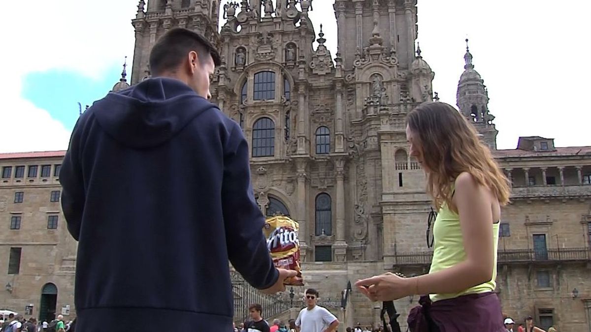 220729 comiendo ante la catedral 220729 comiendo ante la catedral