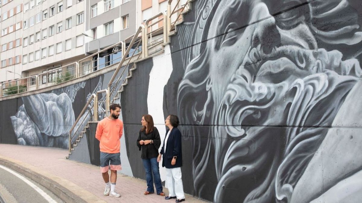 Diego As representa la lucha entre 'Hércules y Neptuno' con un impresionante mural en A Coruña