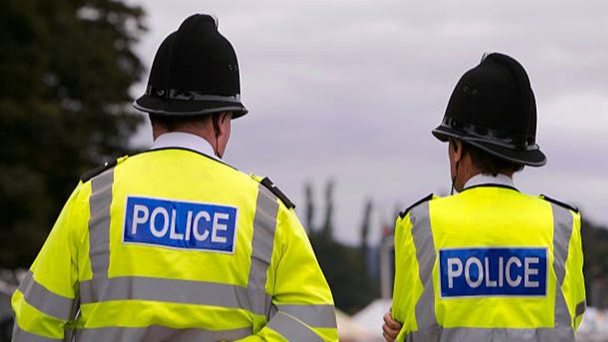 Dos detenidos por asesinar a una niña en Reino Unido: la apuñalaron en plena calle