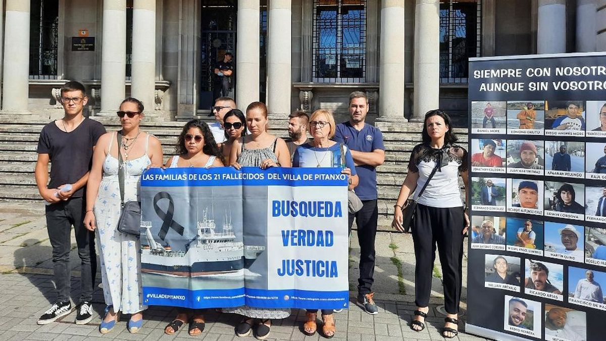 Familiares del Villa de Pitanxo ante la Subdelegación del Gobierno en Pontevedra. Familiares del Villa de Pitanxo ante la Subdelegación del Gobierno en Pontevedra.