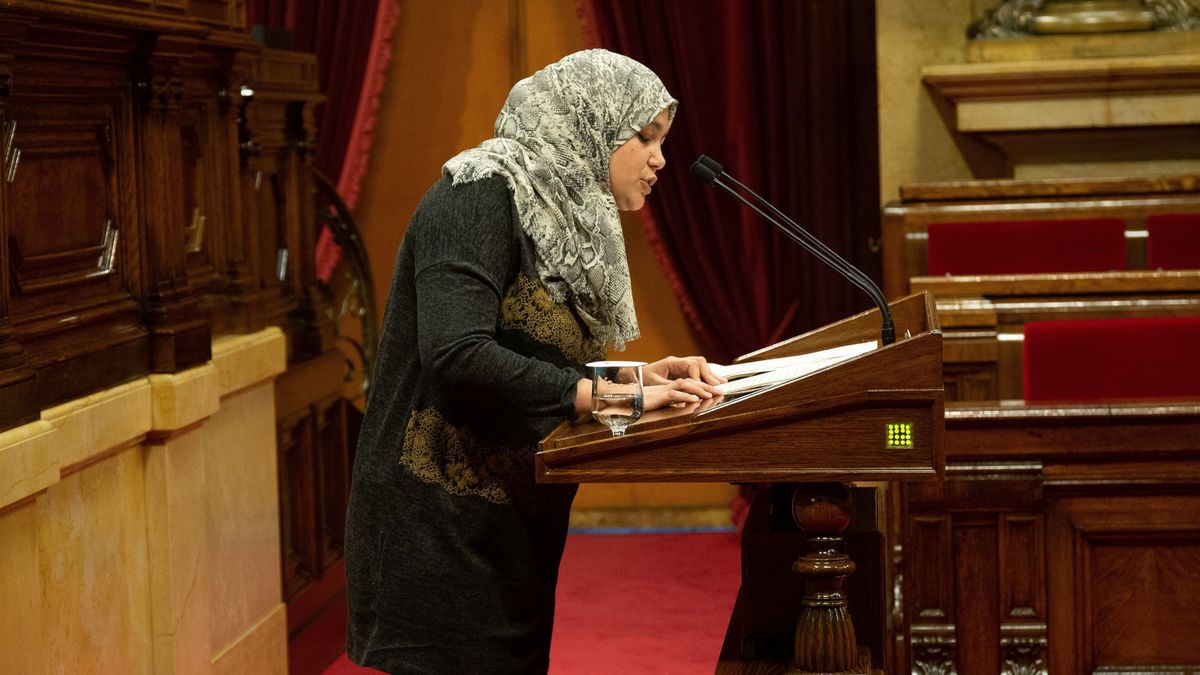 La diputada Najat Driouech durante una de sus intervenciones en el Parlament de Cataluña La diputada Najat Driouech durante una de sus intervenciones en el Parlament de Cataluña