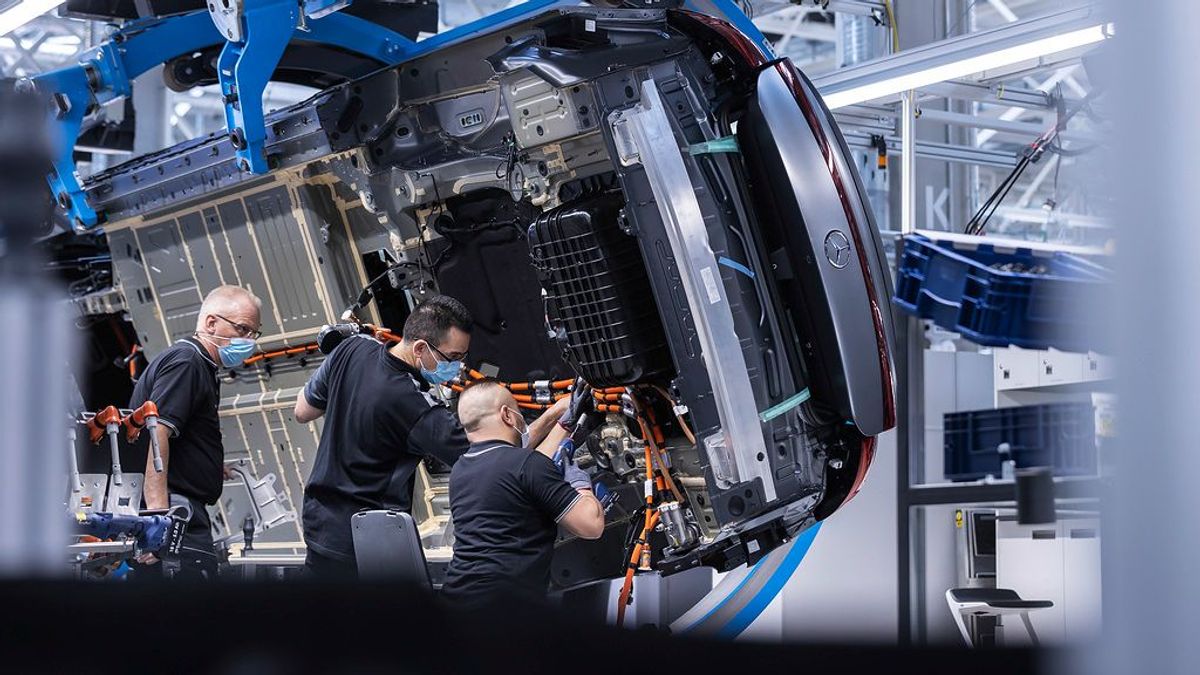 La línea de ensamblaje se adapta al trabajador La línea de ensamblaje se adapta al trabajador