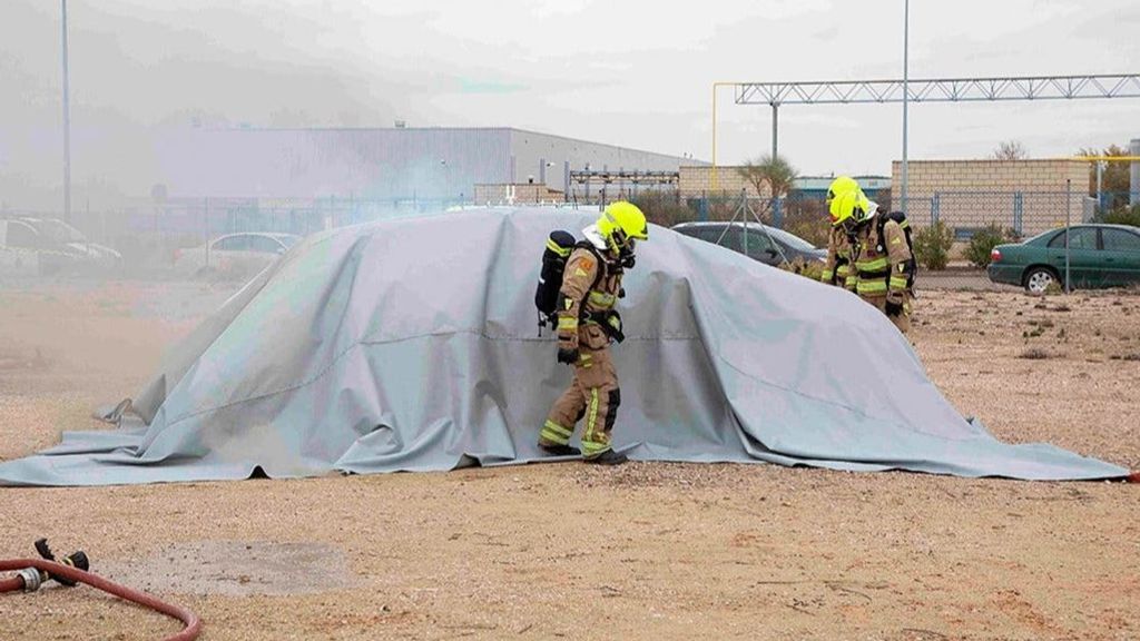 LAS MANTA IGNÍFUGAS SON ÚTILES APRA SOFOCAR INCENDIOS EN ELÉCTRICOS FOTO CENTRO ZARAGOZA
