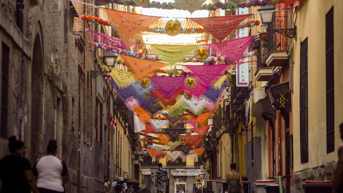Madrid se prepara para las Fiestas de San Cayetano, San Lorenzo y La Paloma Madrid se prepara para las Fiestas de San Cayetano, San Lorenzo y La Paloma