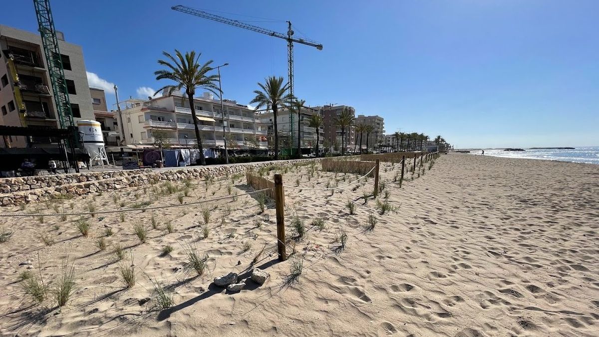 Drones Sobrevuelan La Playa De Calafell Para Controlar La Erosi n De 