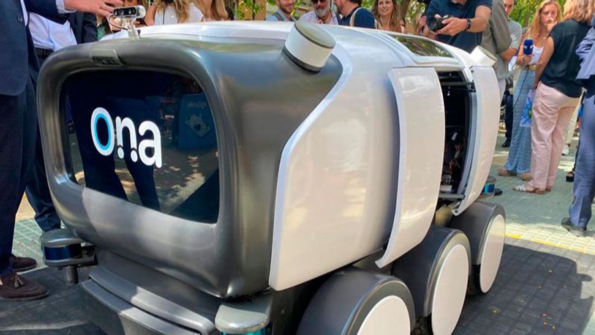 ONA, la robot de distribución de SEAT y la Universidad Politécnica de Cataluña ONA, la robot de distribución de SEAT y la Universidad Politécnica de Cataluña