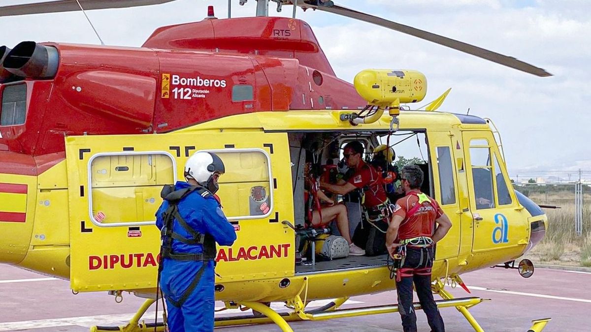 Rescatan a una mujer de 49 años herida mientras hacía senderismo en El Peñón de Ifach Rescatan a una mujer de 49 años herida mientras hacía senderismo en El Peñón de Ifach