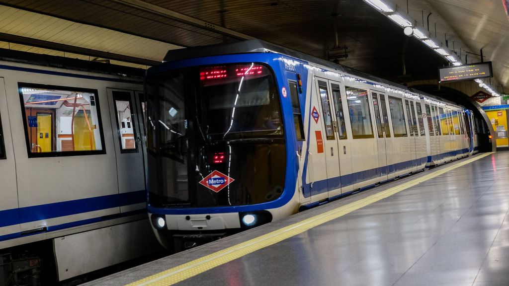 Un tren en una estación de Madrid