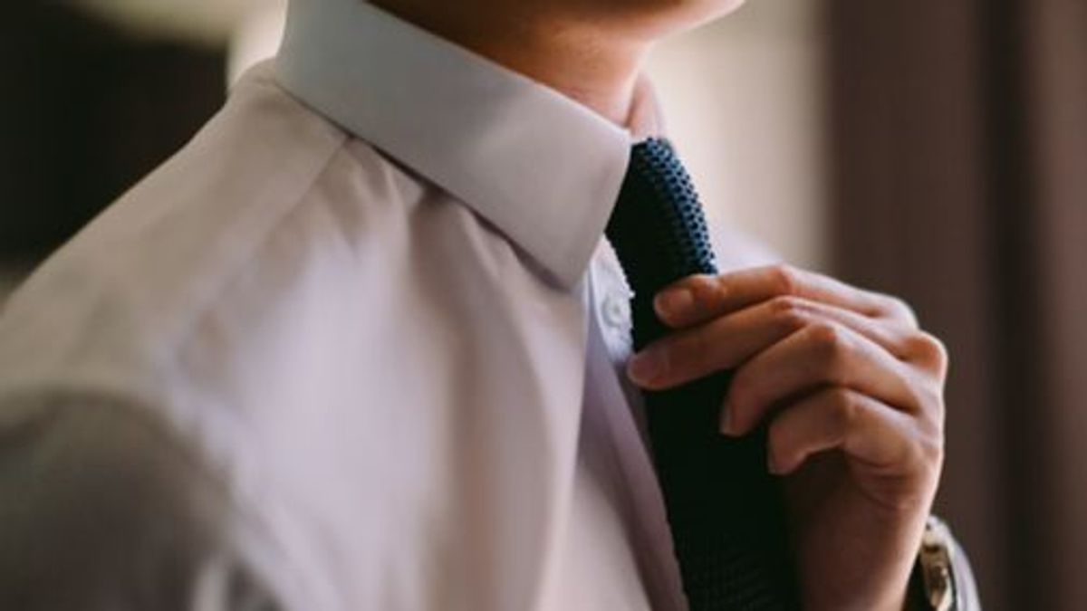 El origen de la corbata, una prenda en el centro de las miradas tras el anuncio del Gobierno