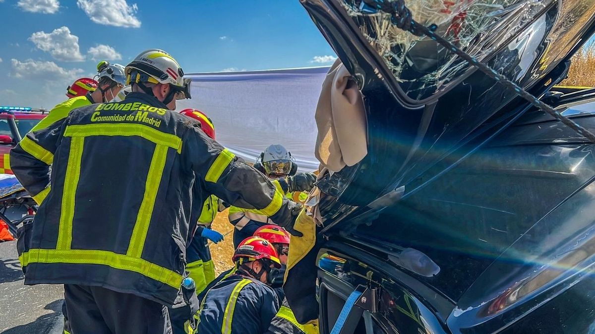 Graves dos hombres de 52 y 62 años tras chocar frontalmente sus coches en Valdeavero Graves dos hombres de 52 y 62 años tras chocar frontalmente sus coches en Valdeavero